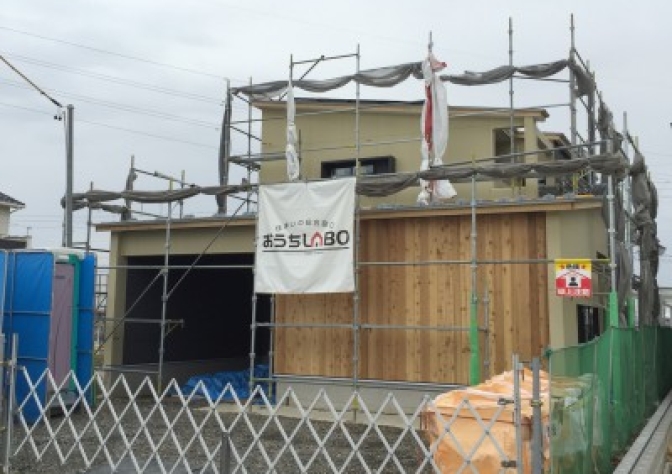 外壁材を纏っていく