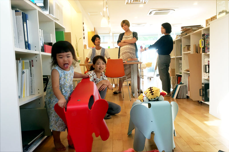 この時点で、娘さんの入園時期まで１年半ほどだったため、土地探しと並行して設計が進められました。
