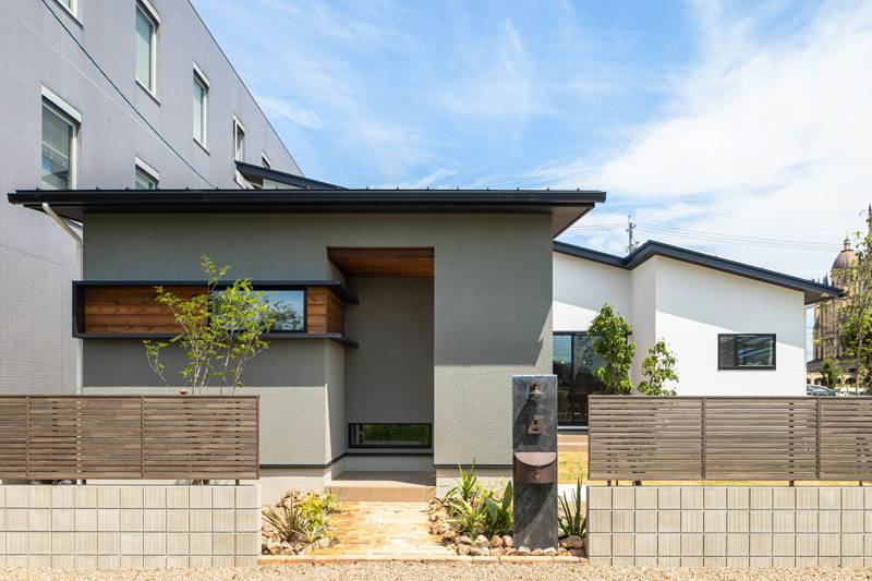 アンティーク調のインテリアが似合うナチュラルモダンな平屋住宅