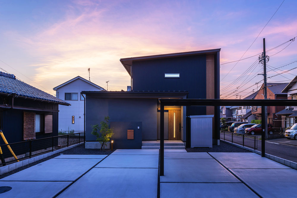 平屋のように暮らせて家事も生活も1階で完結する半平屋の家