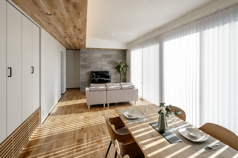 家族とのつながりを感じる開放的なリビングがある家
